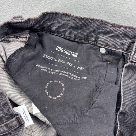 BDG Sustain Boyfriend Jean Women 29W Gray/Black Spliced Varsity Patch iets Frans - Picture 4 of 10